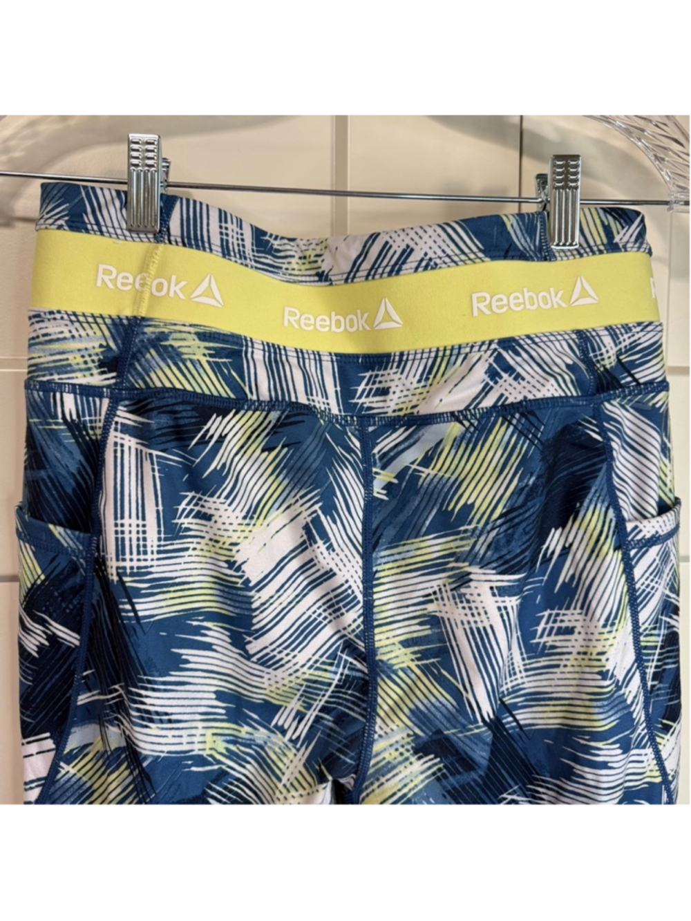 Reebok women’s printed revolve high rise Capri leggings side pockets size large - Picture 9 of 10